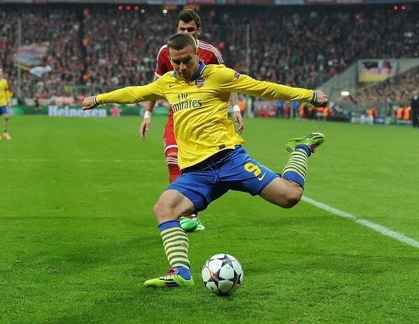 Podolski's Return: A Bayern Munich Legend Haunts Old Team in Champions League Showdown - Arsenal vs. FC Bayern Munich, 2014