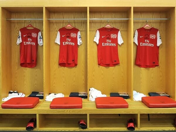 Poppies in the Changing Room: Arsenal's Tribute Ahead of Arsenal v West Bromwich Albion (2011-12)