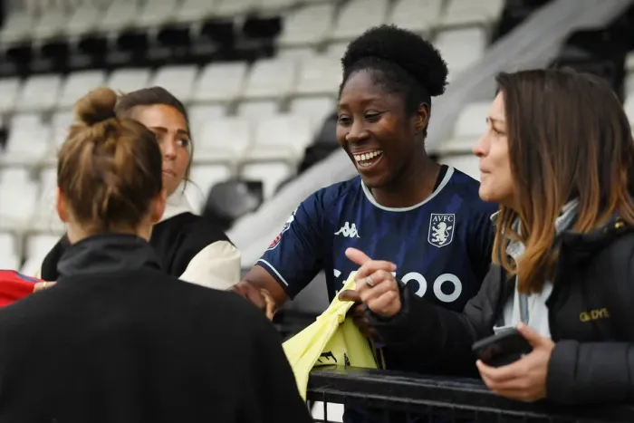 Framed Print : Post-Match Chat: Vivianne Miedema and Anita Asante