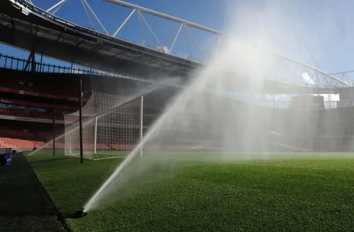 Framed Print : Pre-Match Pitch Preparation: Arsenal vs Burnley (2014 / 15) Framed Print : Pre-Match Pitch Preparation: Arsenal vs Burnley (2014 / 15)