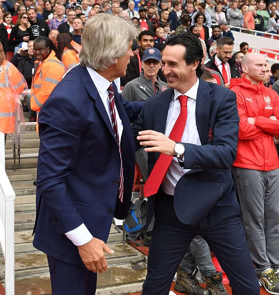 Premier League 2018-19: Unai Emery and Manuel Pellegrini Pre-Match Handshake (Arsenal vs West Ham United)