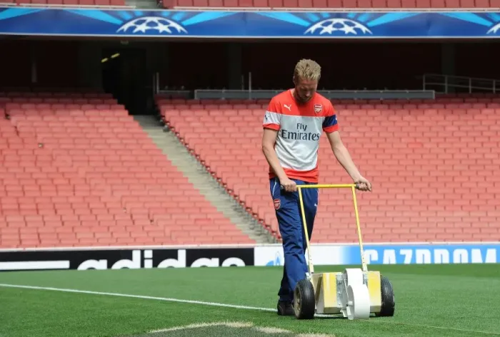 Framed Print : Preparing for Champions League: Arsenal's Meticulously Marked Emirates Stadium Pitch (2014 / 15) Framed Print : Preparing for Champions League: Arsenal's Meticulously Marked Emirates Stadium Pitch (2014 / 15)