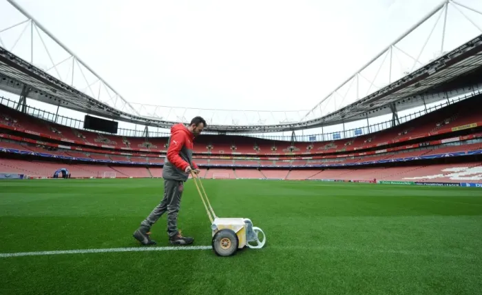 Framed Print : Preparing the Emirates Turf: Arsenal FC vs Paris Saint-Germain, UEFA Champions League (2016-17)