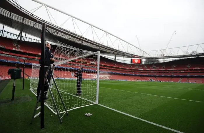 Framed Print : Preparing the North Bank: Arsenal v SSC Napoli, UEFA Champions League (2013-14)