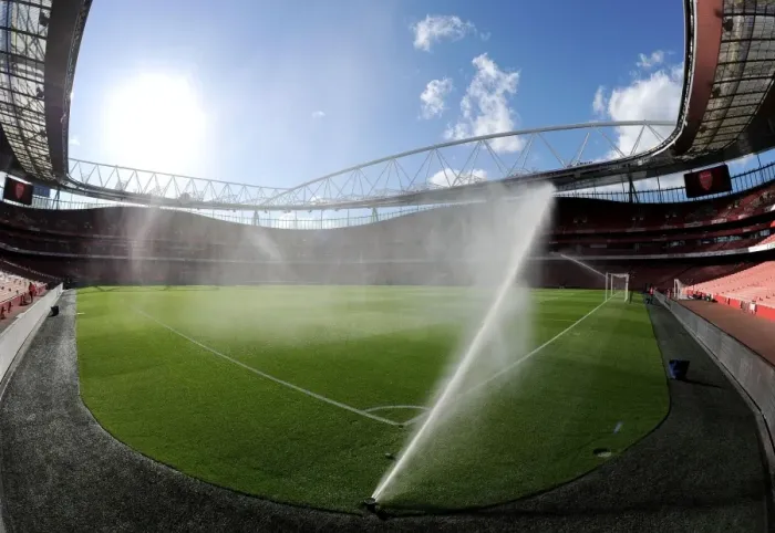 Framed Print : Preparing the Perfect Pitch: Arsenal vs Burnley (2014 / 15) Framed Print : Preparing the Perfect Pitch: Arsenal vs Burnley (2014 / 15)