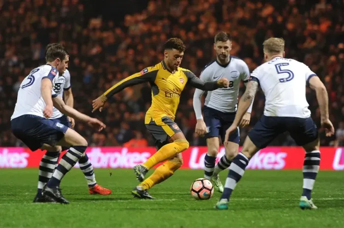 Framed Print : Preston North End vs Arsenal: FA Cup Third Round Clash - Oxlade-Chamberlain Faces Off Against Cunningham and Clarke Framed Print : Preston North End vs Arsenal: FA Cup Third Round Clash - Oxlade-Chamberlain Faces Off Against Cunningham and Clarke