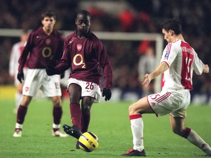 Framed Print : Quincy Owusu-Abeyie (Arsenal) Thomas Vermaelen (Ajax). Arsenal 0: 0 Ajax