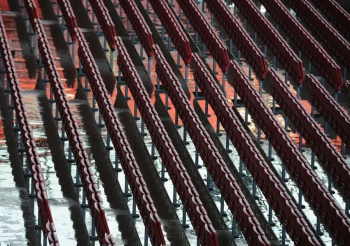 Framed Print : Rain-Soaked Emirates: Arsenal vs Manchester United, Premier League 2013-14 Framed Print : Rain-Soaked Emirates: Arsenal vs Manchester United, Premier League 2013-14
