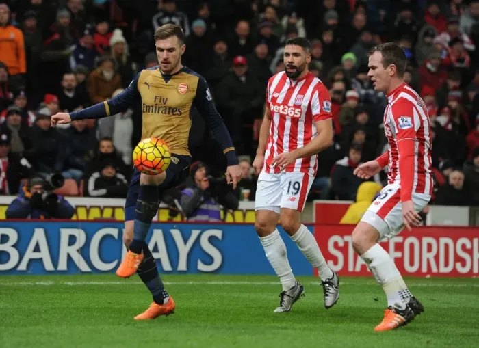 Framed Print : Ramsey in Action: Arsenal vs Stoke City, Premier League 2015-16