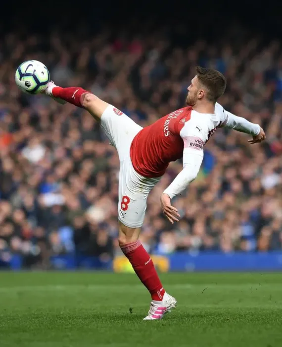 Framed Print : Ramsey vs. Sigurdsson: A Premier League Showdown at Goodison Park Framed Print : Ramsey vs. Sigurdsson: A Premier League Showdown at Goodison Park