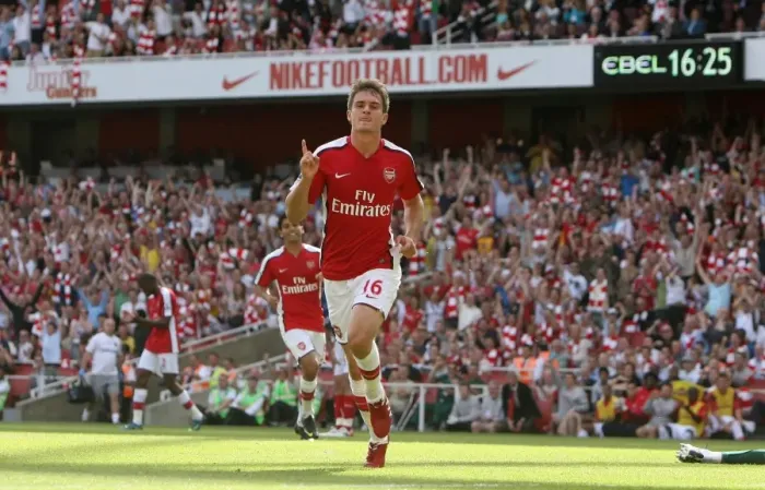 Framed Print : Ramsey's Brace: Arsenal's Dominant 4-1 Win Over Portsmouth in the Premier League