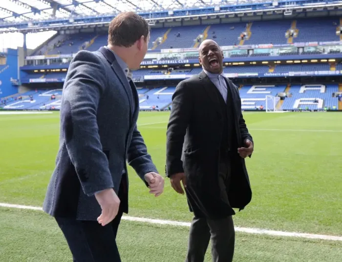 Framed Print : Ray Parlour and Ian Wright (ex Arsenal). Chelsea 6: 0 Arsenal. Barclays Premier League