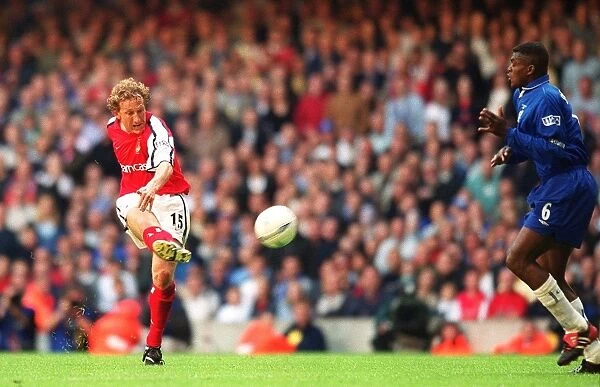 Ray Parlour shoots past Chelsea defender Marcel Desailly to score the 1st Arsenal goal