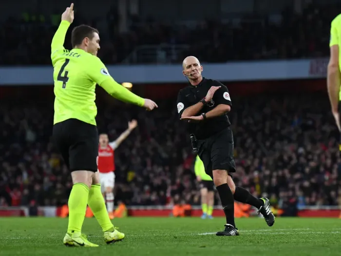 Framed Print : Referee Mike Dean Overssees Arsenal vs. Sheffield United Clash at Emirates Stadium Framed Print : Referee Mike Dean Overssees Arsenal vs. Sheffield United Clash at Emirates Stadium