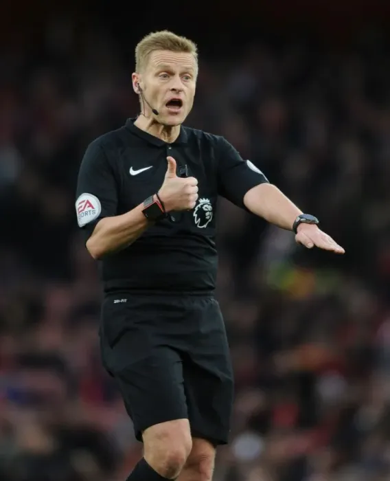 Framed Print : Referee Mike Jones Overssees Arsenal vs AFC Bournemouth Clash in Premier League