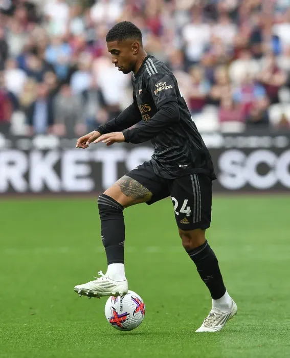 Framed Print : Reiss Nelson in Action: West Ham United vs. Arsenal FC - Premier League 2022-23