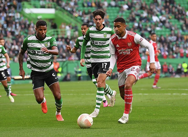 Reiss Nelson Clashes with Matheus Reis: Arsenal vs. Sporting CP - UEFA Europa League Round of 16, Lisbon
