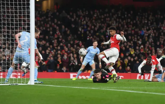 Framed Print : Reiss Nelson Scores the FA Cup-Winning Goal for Arsenal Against Leeds United