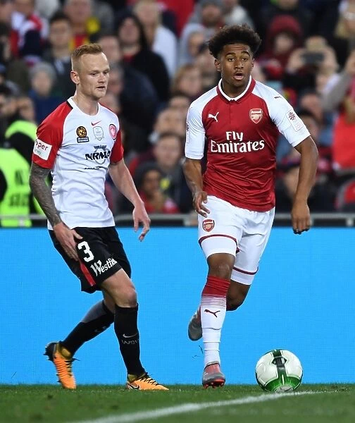 Reiss Nelson vs Jack Clisby: Battle on the Soccer Field between Western Sydney Wanderers and Arsenal FC