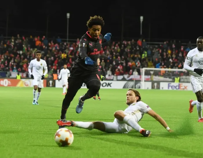 Framed Print : Reiss Nelson vs Tom Pettersson: Battle in the Europa League between Ostersunds and Arsenal
