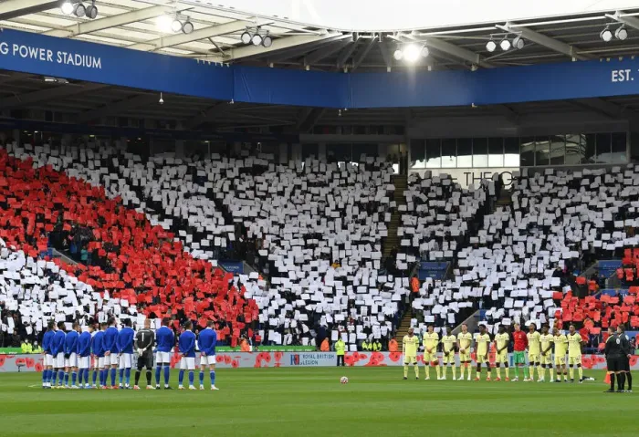 Framed Print : Remembrance Day Tribute: Silence and Respect - Leicester City vs. Arsenal, Premier League 2021-22 Framed Print : Remembrance Day Tribute: Silence and Respect - Leicester City vs. Arsenal, Premier League 2021-22
