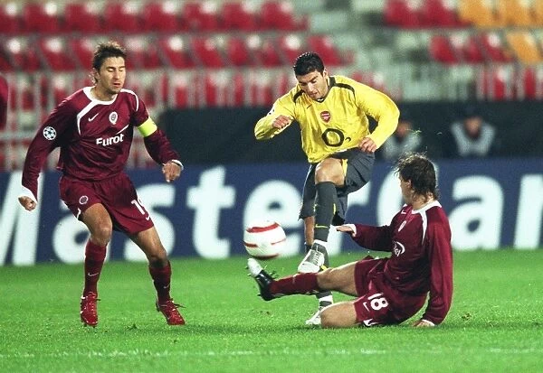 Reyes and Kisel Clash: Arsenal's Dominance Over Sparta Prague in Champions League Group B (18 / 10 / 2005)