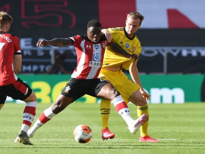 Framed Print : Rivalry Renewed: Holding vs Obafemi Clash in Southampton vs Arsenal Premier League Showdown