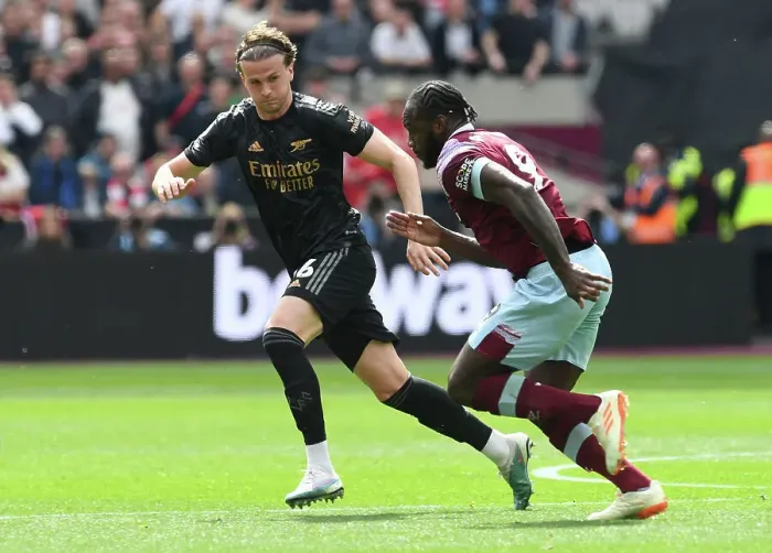 Framed Print : Rob Holding in Action: Arsenal vs. West Ham United, Premier League 2022-23 Framed Print : Rob Holding in Action: Arsenal vs. West Ham United, Premier League 2022-23