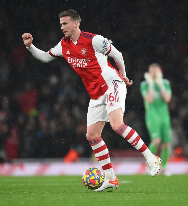 Framed Print : Rob Holding in Action: Arsenal vs Southampton, Premier League 2021-22