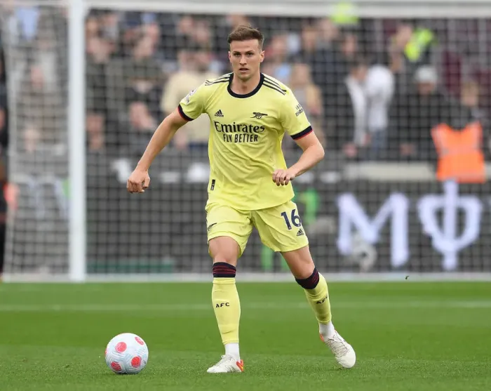 Framed Print : Rob Holding in Action: West Ham United vs Arsenal, Premier League 2021-22 Framed Print : Rob Holding in Action: West Ham United vs Arsenal, Premier League 2021-22