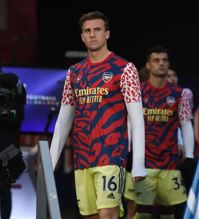 Framed Print : Rob Holding Gears Up: Arsenal vs Crystal Palace, Premier League 2021-22