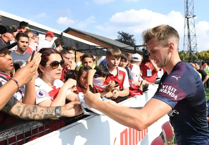 Framed Print : Rob Holding Greets Fans: Borehamwood vs Arsenal Pre-Season Friendly