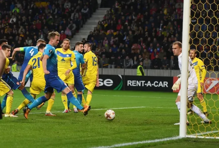Framed Print : Rob Holding Scores Third for Arsenal against BATE Borisov in Europa League Framed Print : Rob Holding Scores Third for Arsenal against BATE Borisov in Europa League
