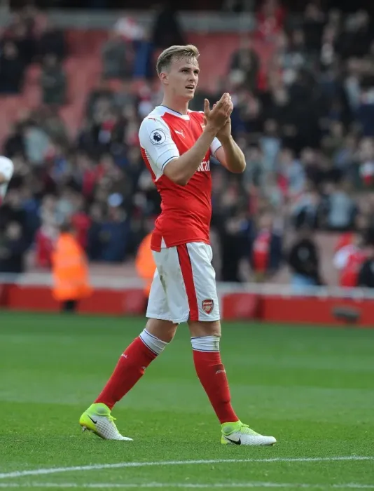 Framed Print : Rob Holding's Defiant Performance: Arsenal's Triumph Over Manchester United (2016-17) Framed Print : Rob Holding's Defiant Performance: Arsenal's Triumph Over Manchester United (2016-17)
