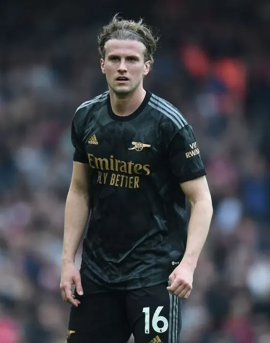 Framed Print : Rob Holding's Unyielding Display: Arsenal Stands Firm Against Liverpool in Premier League Battle