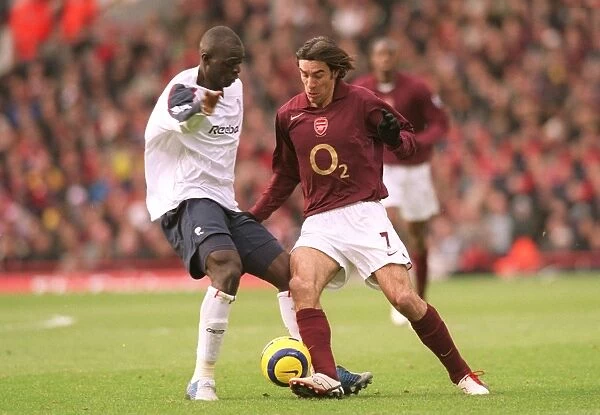 Robert Pires (Arsenal) Abdoulaye Faye (Bolton). Arsenal 0:1 Bolton Wanderers