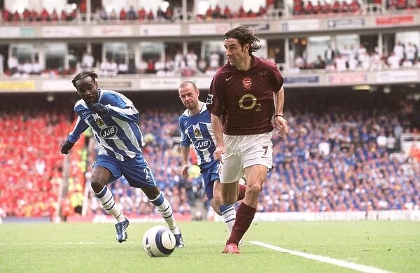 Robert Pires (Arsenal) Pascal Chimbonda (Wigan). Arsenal 4: 2 Wigan Athletic