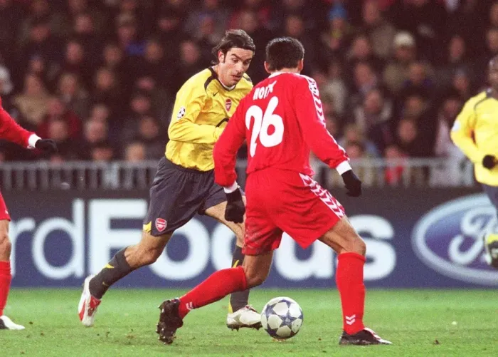 Framed Print : Robert Pires (Arsenal) Selver Hodzic (Thun). FC Thun 0: 1 Arsenal Framed Print : Robert Pires (Arsenal) Selver Hodzic (Thun). FC Thun 0: 1 Arsenal