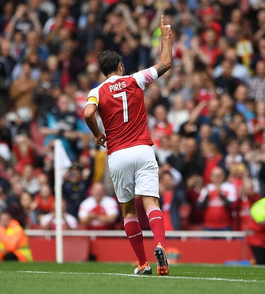 Robert Pires Scores the Decisive Penalty: Arsenal Legends vs Real Madrid Legends Shootout at Emirates Stadium