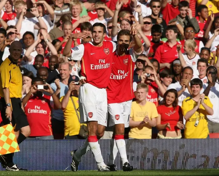 Framed Print : Robin van Perise celebrates scoring Arsenals 2nd goal with Mathieu Flamini