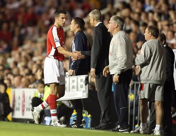 Robin van Persie (Arsenal) shakes hands with Arsene Wenger the Arsenal