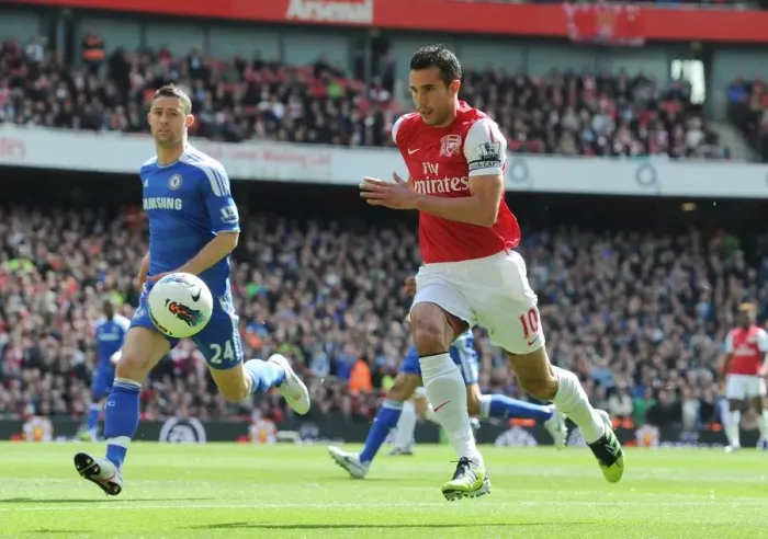Framed Print : Robin van Persie in Action: Arsenal vs. Chelsea, Premier League 2011-12 Framed Print : Robin van Persie in Action: Arsenal vs. Chelsea, Premier League 2011-12