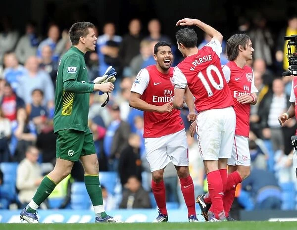 Robin van Persie, Andre Santos and Wojciech Szczesny (Arsenal) celebrate after the match