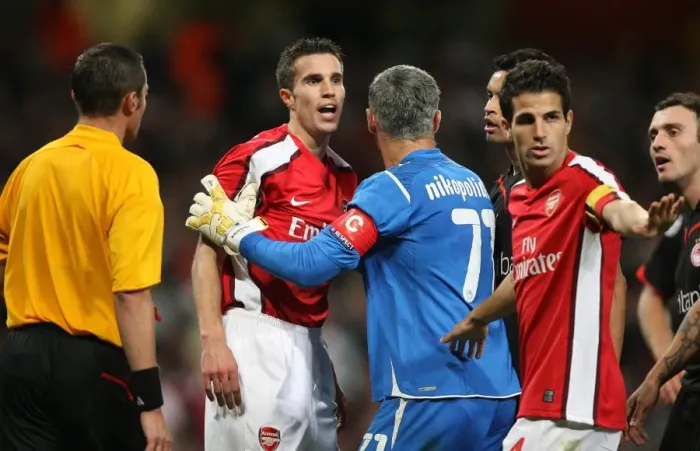 Framed Print : Robin van Persie (Arsenal) Antonis Nikopolidis (Olympiacos) Framed Print : Robin van Persie (Arsenal) Antonis Nikopolidis (Olympiacos)