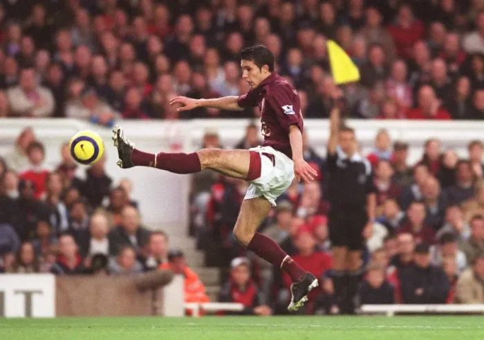 Framed Print : Robin van Persie (Arsenal). Arsenal 3: 1 Sunderland. FA Premier League