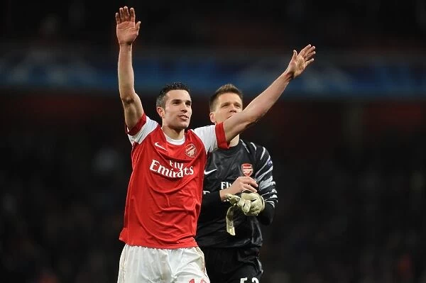 Robin van Persie (Arsenal) celebrates at the end of the match. Arsenal 2: 1 Barcelona