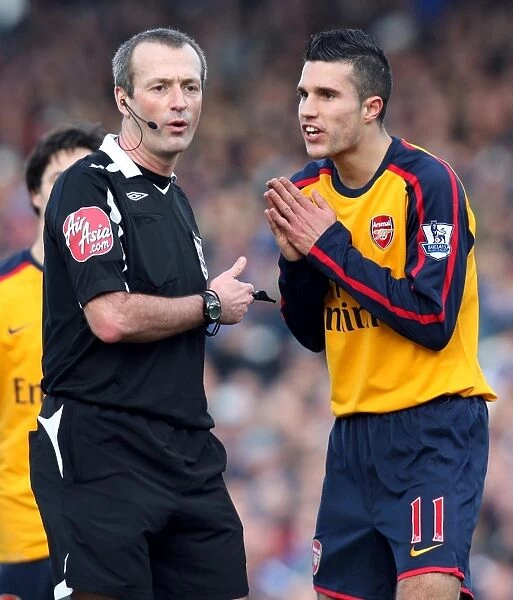 Robin van Persie (Arsenal) chats to referee Martin Atkinson