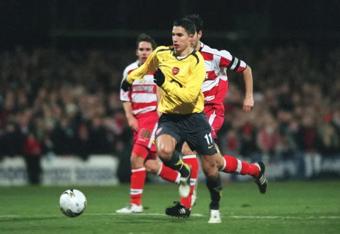 Framed Print : Robin van Persie (Arsenal). Doncaster Rovers 2: 2 Arsenal