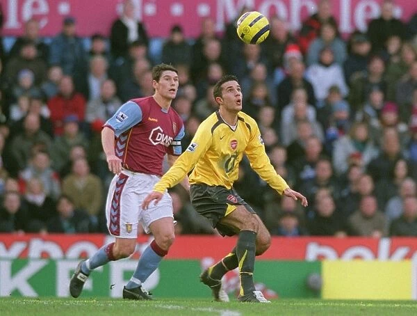 Robin van Persie (Arsenal) Gareth Barry (Villa). Aston Villa 0: 0 Arsenal