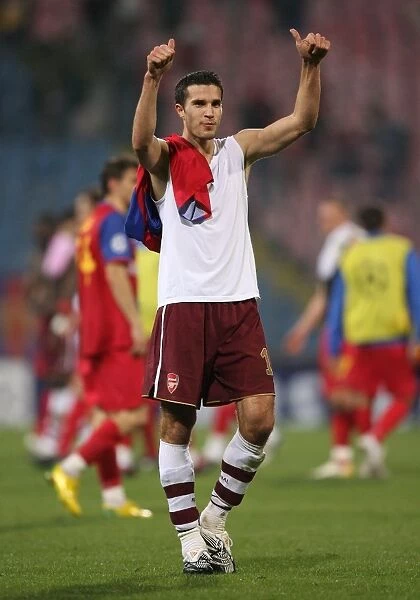 Robin van Persie (Arsenal) gives the fans the thumbs up after the match